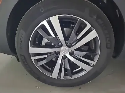 Photo 32 Peugeot 5008  PureTech 130ch S&S EAT8