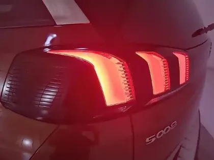 Photo 36 Peugeot 5008  PureTech 130ch S&S EAT8