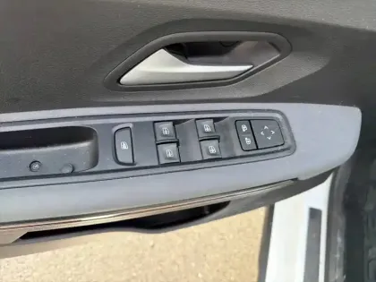 Photo 18 Dacia Jogger  Hybrid 140 7 places GSR2