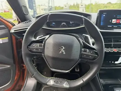 Photo 8 Peugeot 2008  BlueHDi 130 S&S EAT8