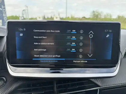 Photo 21 Peugeot 2008  BlueHDi 130 S&S EAT8