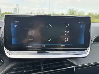 Photo 24 Peugeot 2008  BlueHDi 130 S&S EAT8