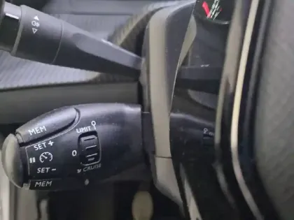 Photo 24 Peugeot 208  PureTech 75 S&S BVM5