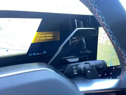 Photo 7 Renault Espace  E-Tech full hybrid 200 GSR2