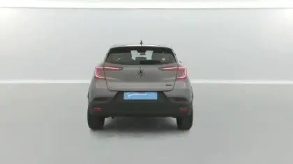 Photo 12 Renault Captur  E-Tech full hybrid 145 ch