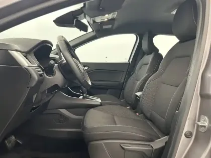 Photo 17 Renault Captur  E-Tech full hybrid 145 ch