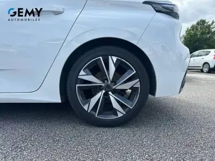 Photo 10 Peugeot 308  PureTech 130ch S&S BVM6