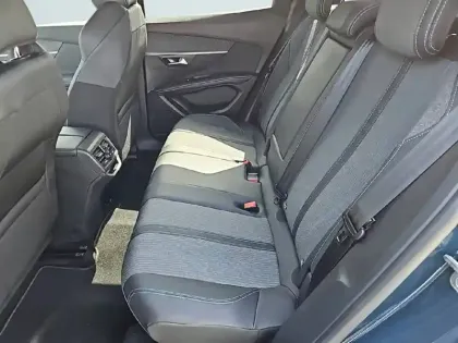 Photo 11 Peugeot 3008  Hybrid 136 e-DCS6