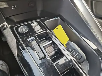 Photo 13 Peugeot 3008  Hybrid 136 e-DCS6