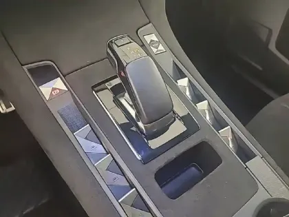 Photo 13 DS DS 7 DS7 Crossback Hybride E-Tense 225 EAT8