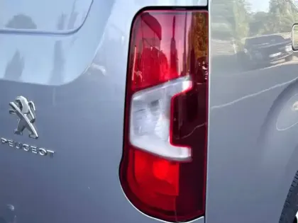 Photo 16 Peugeot Partner  FOURGON LONG 950 KG BLUEHDI 130 S&S EAT8