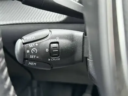 Photo 18 Peugeot 208  PureTech 75 S&S BVM5