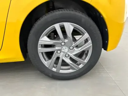 Photo 38 Peugeot 208  PureTech 75 S&S BVM5