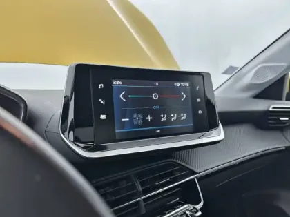 Photo 45 Peugeot 208  PureTech 75 S&S BVM5
