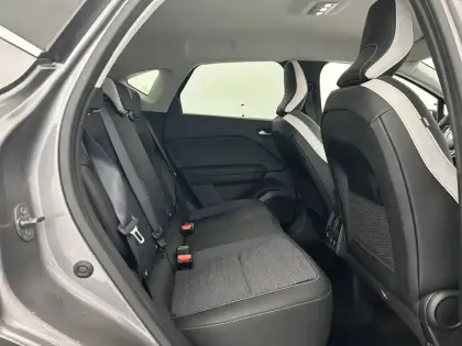 Photo 24 Renault Captur  E-Tech full hybrid 145
