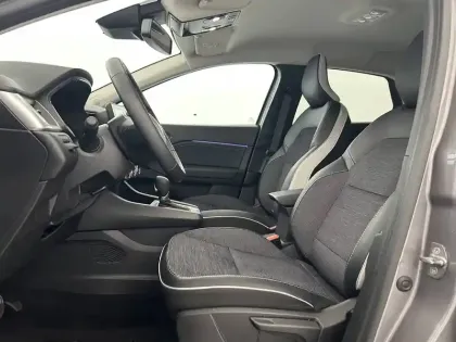 Photo 17 Renault Captur  E-Tech full hybrid 145