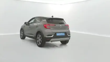 Photo 11 Renault Captur  E-Tech full hybrid 145