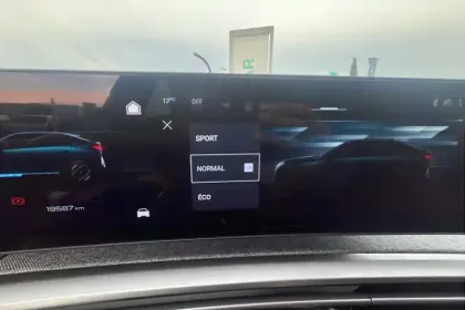 Photo 23 Peugeot 3008  Electrique 210 ch 73 kWh