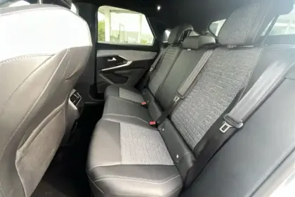 Photo 13 Peugeot 3008  Electrique 210 ch 73 kWh