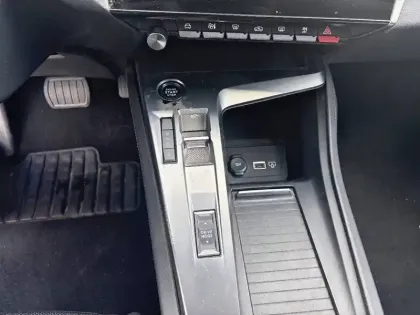 Photo 13 Peugeot 308  PHEV 180 e-EAT8