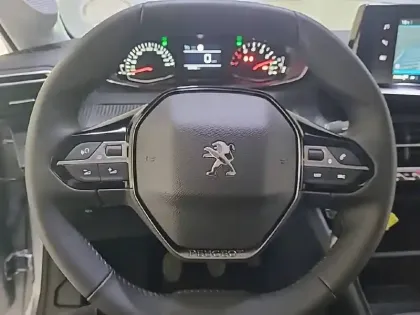 Photo 11 Peugeot 208  PureTech 75 S&S BVM5