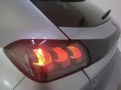 Photo 19 Peugeot 208  PureTech 75 S&S BVM5