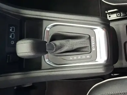 Photo 35 Renault Captur  E-Tech full hybrid 145