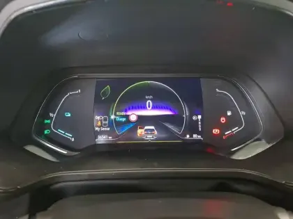 Photo 20 Renault Captur  E-Tech full hybrid 145