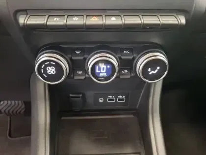 Photo 26 Renault Captur  E-Tech full hybrid 145