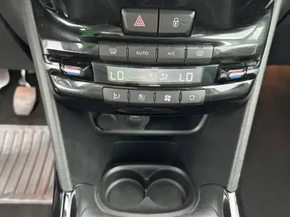 Photo 44 Peugeot 2008  1.2 PureTech 130ch S&S BVM6