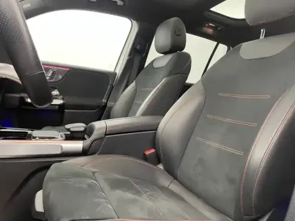 Photo 14 Mercedes GLB  200 7G-DCT