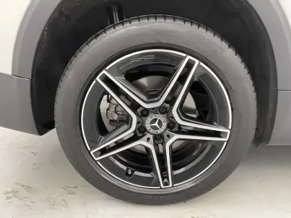 Photo 18 Mercedes GLB  200 7G-DCT