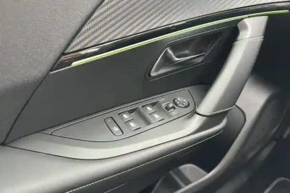 Photo 20 Peugeot 2008  PureTech 130 S&S EAT8