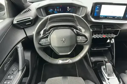 Photo 12 Peugeot 2008  PureTech 130 S&S EAT8