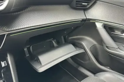 Photo 21 Peugeot 2008  PureTech 130 S&S EAT8