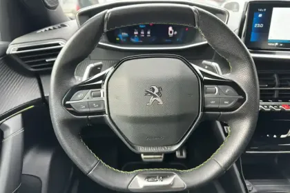 Photo 13 Peugeot 2008  PureTech 130 S&S EAT8