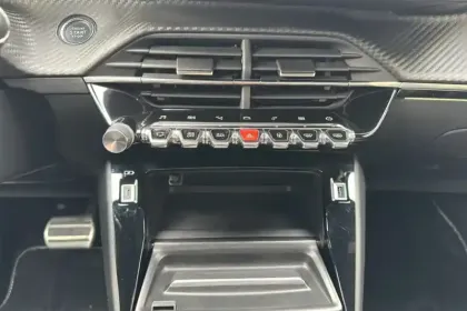 Photo 18 Peugeot 2008  PureTech 130 S&S EAT8