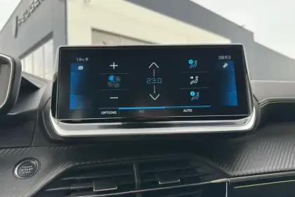 Photo 16 Peugeot 2008  PureTech 130 S&S EAT8