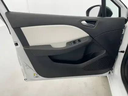 Photo 19 Renault Clio  E-Tech hybride 145