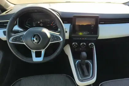 Photo 8 Renault Clio  E-Tech hybride 145