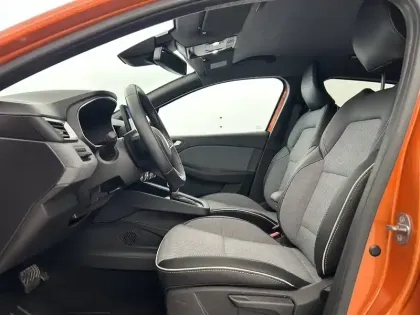 Photo 28 Renault Clio  E-Tech full hybrid 145