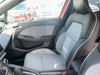 Photo 13 Renault Clio  E-Tech full hybrid 145