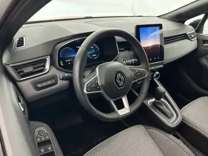 Photo 29 Renault Clio  E-Tech full hybrid 145