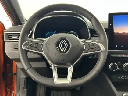 Photo 34 Renault Clio  E-Tech full hybrid 145
