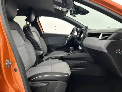 Photo 33 Renault Clio  E-Tech full hybrid 145