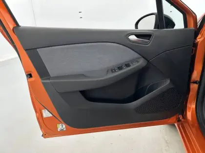 Photo 30 Renault Clio  E-Tech full hybrid 145