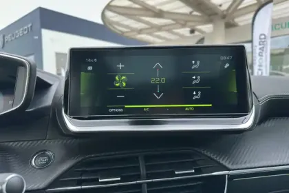 Photo 16 Peugeot 208  PureTech 100 S&S EAT8