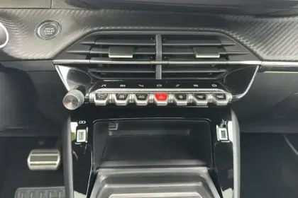 Photo 18 Peugeot 208  PureTech 100 S&S EAT8