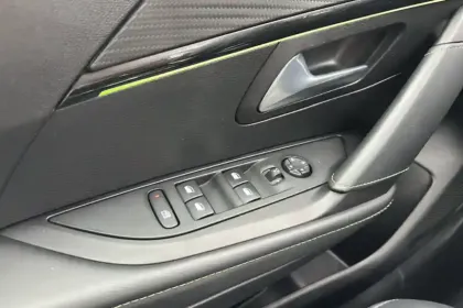 Photo 20 Peugeot 208  PureTech 100 S&S EAT8