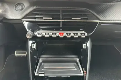 Photo 18 Peugeot 208  Hybrid 110 e-DCS6